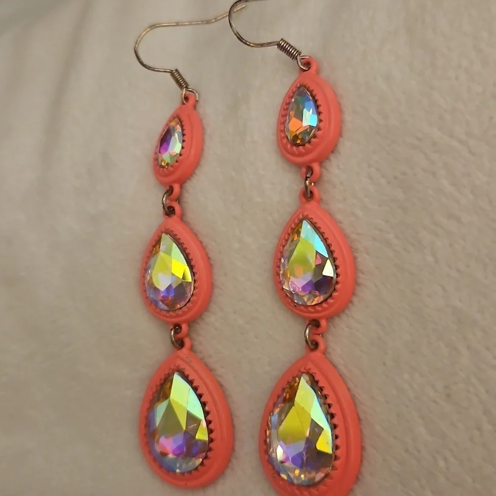 Vtg 1980s Neon Pink Aurora Borealis Metal Teardrop Festival Dangle Earrings